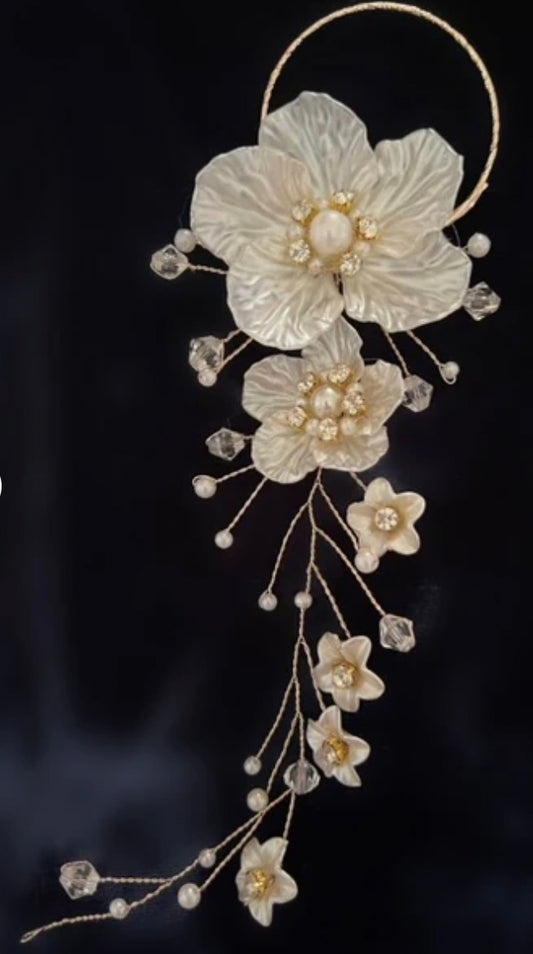 Mother Of Pearl Flower Wine Necklace